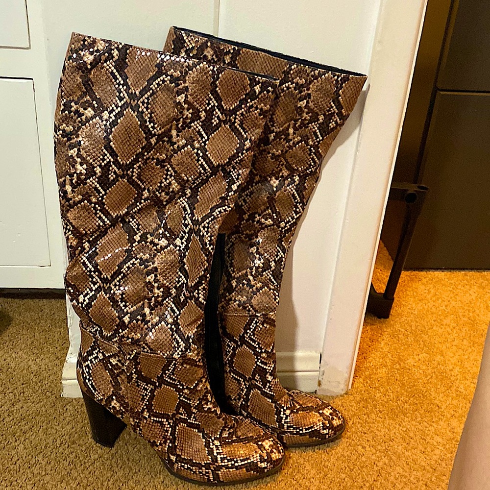 Snake Print, Knee-High Heeled Boots, Like New Condition, size 9